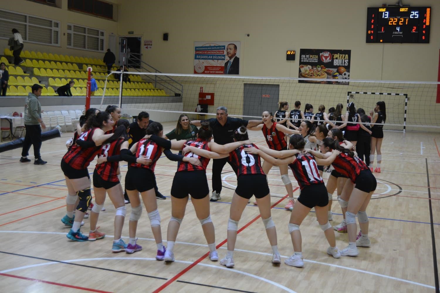 Turgutlu Belediyesi U17 Voleybol Takımı Manisa 2&rsquo;ncisi
