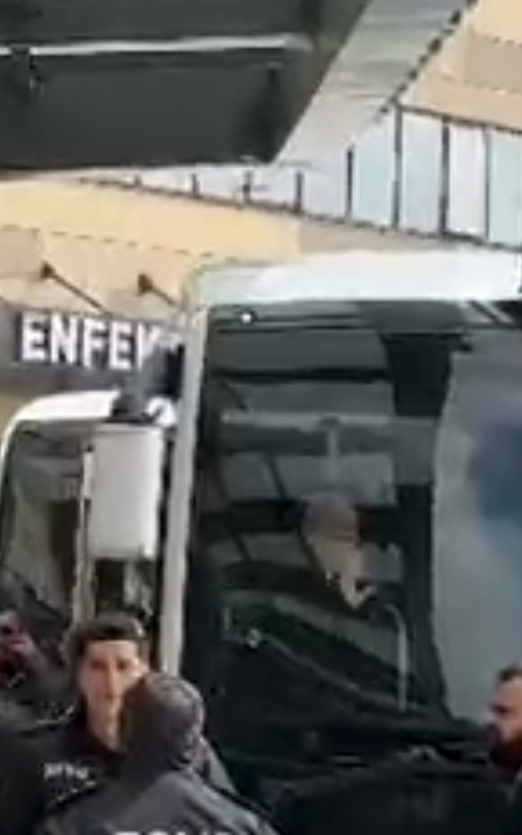 Bozbey, adliyeye sevk edilmeden sağlık raporu i&ccedil;in hastaneye g&ouml;t&uuml;r&uuml;ld&uuml;
