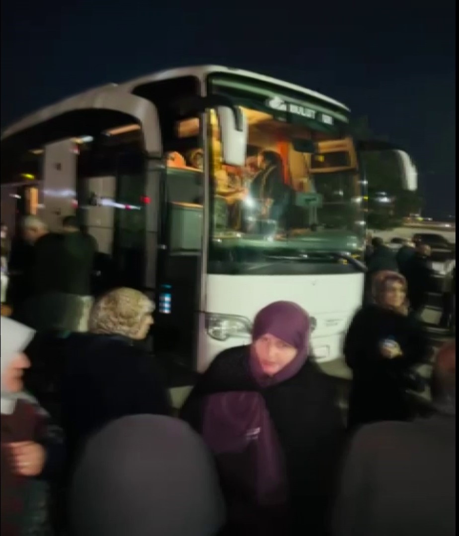 Umre vaadiyle dolandırılmışlardı, kutsal topraklara doğru yola &ccedil;ıktılar
