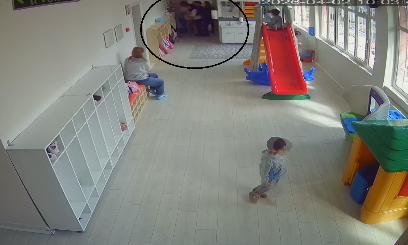 Kameradan g&ouml;rd&uuml;, hayat kurtarmaya b&ouml;yle koştu
