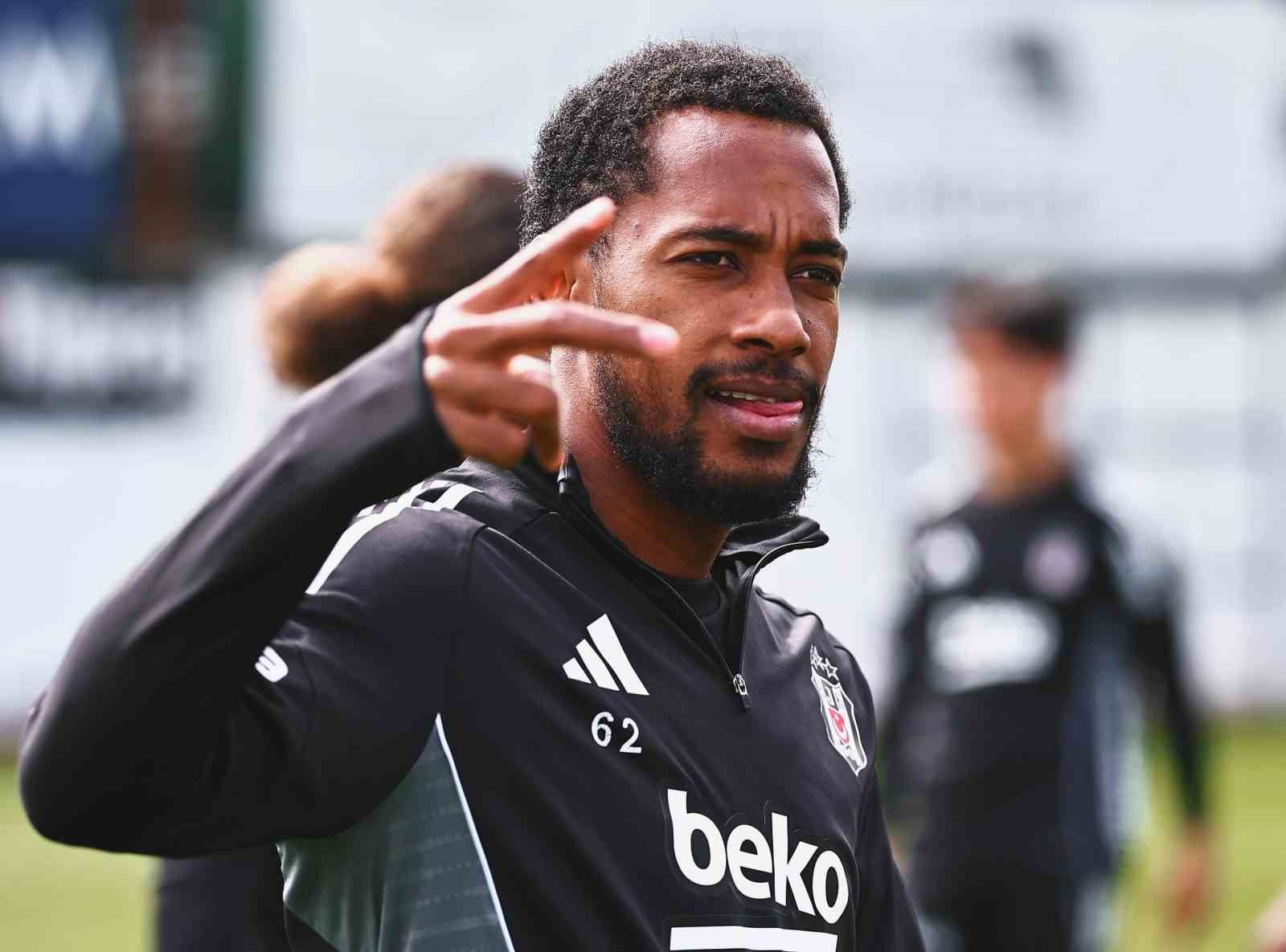 Beşiktaş, Fenerbah&ccedil;e ma&ccedil;ı hazırlıklarını s&uuml;rd&uuml;rd&uuml;
