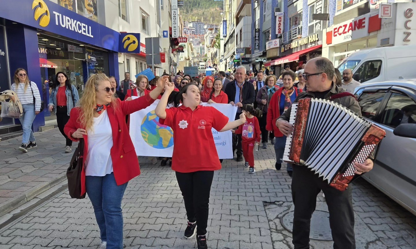 Artvin’de Otizm Farkındalık Yürüyüşü düzenlendi