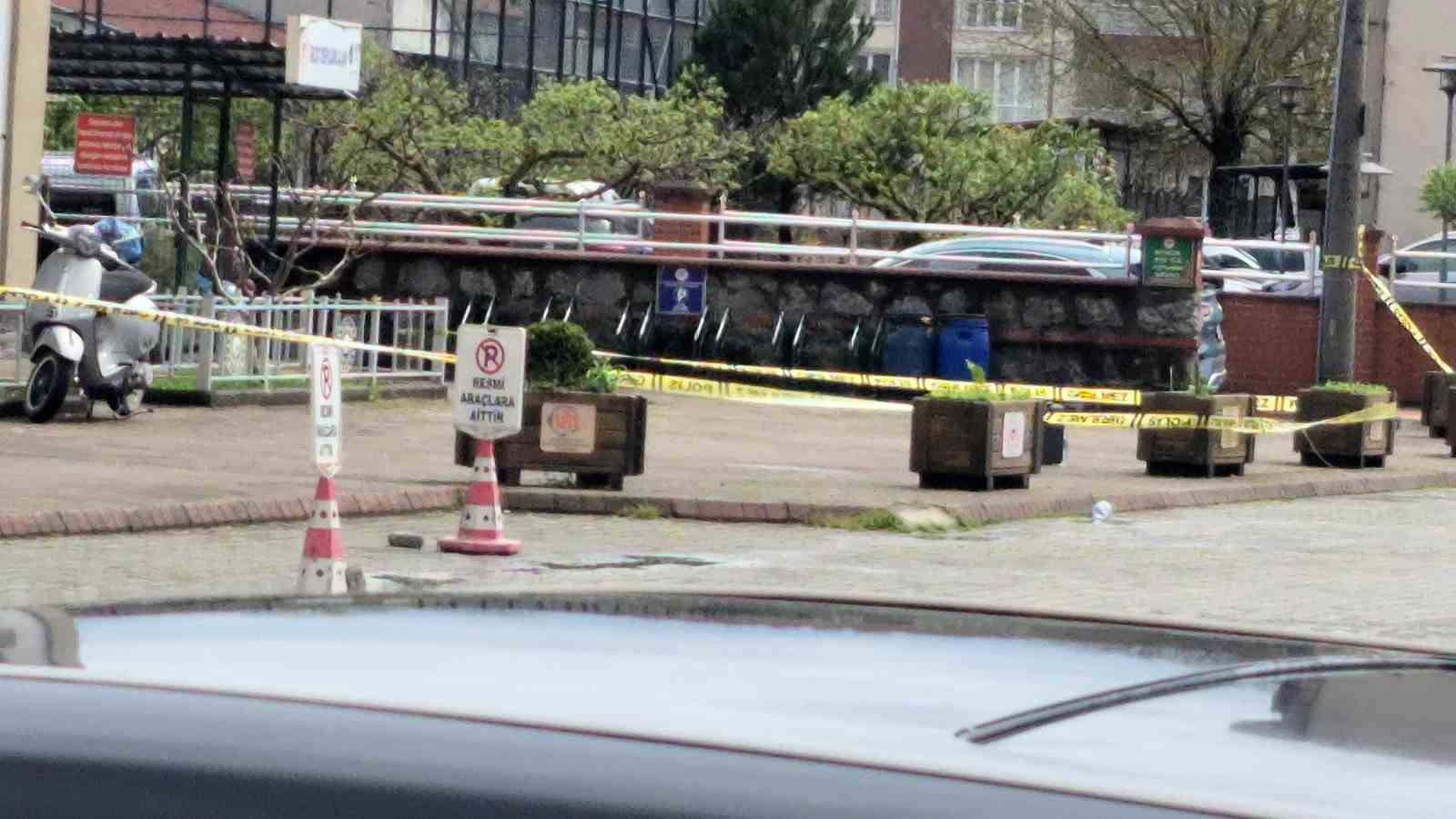 &Ccedil;evre Şehircilik M&uuml;d&uuml;rl&uuml;ğ&uuml; &ouml;n&uuml;nde bomba paniği
