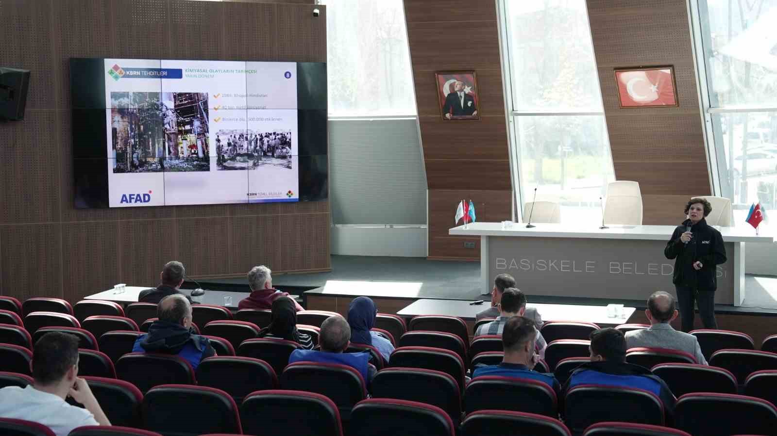 Başiskele Belediyesi personeline KBRN ve sivil savunma eğitimi verildi
