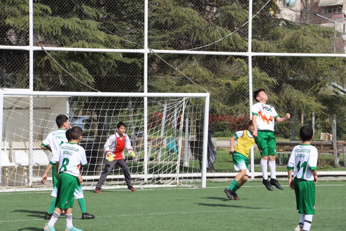 K&ouml;rfez&rsquo;de 23 Nisan futbol turnuvasının şampiyonu Atat&uuml;rk Ortaokulu oldu
