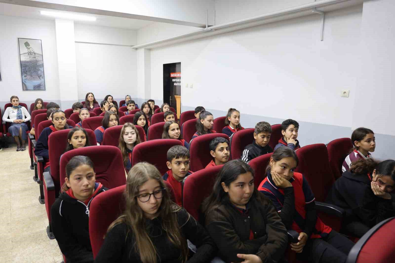 Kozanlı Prof. Dr. Remzi Oğuz Arık isminin verildiği okulda anıldı
