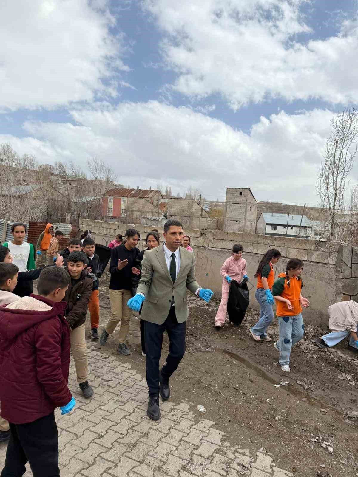 Dedeli&rsquo;de &ouml;rnek temizlik seferberliği: Gelecek nesillerle el ele
