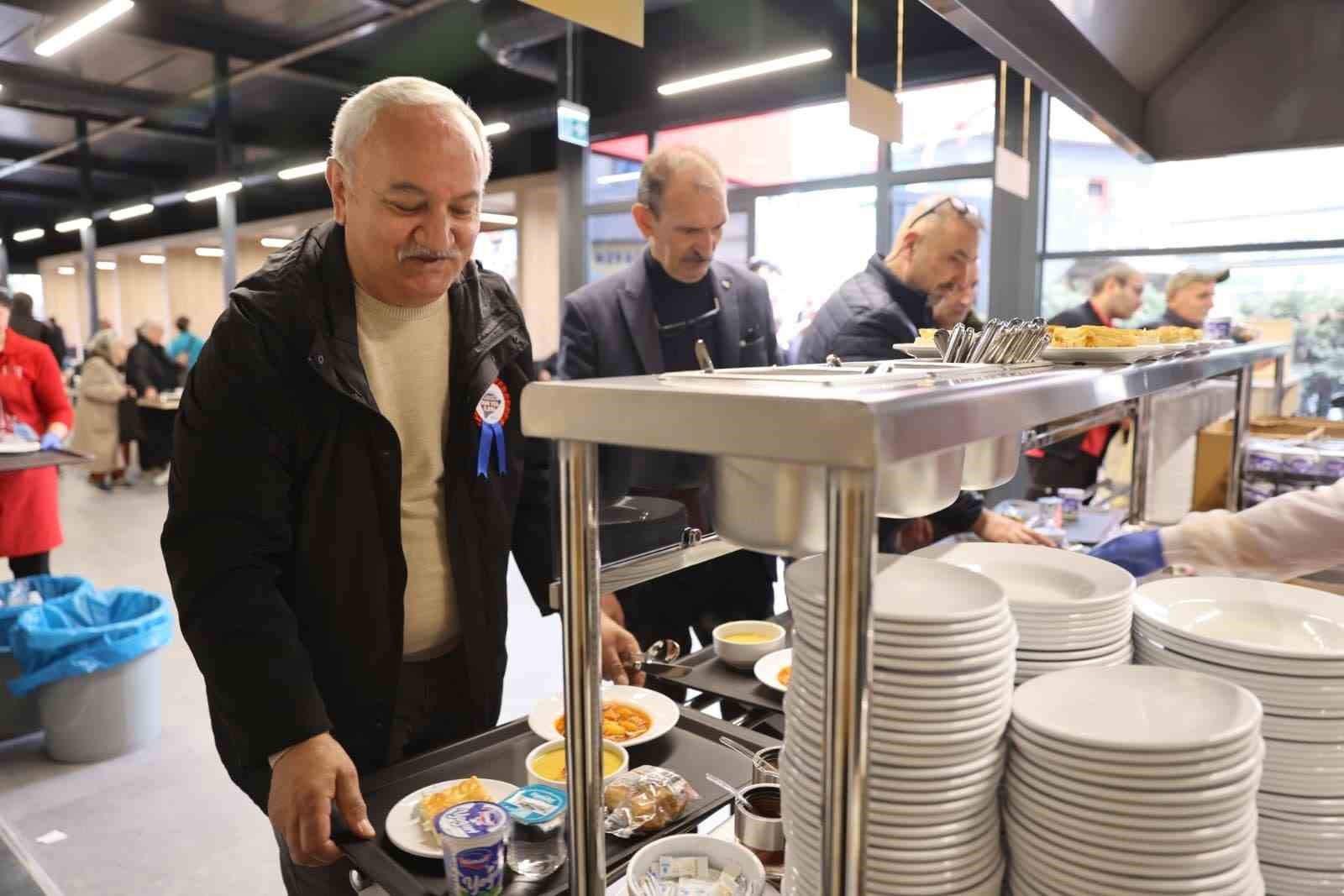 &Ccedil;ekmek&ouml;y Kent Lokantası hizmete başladı
