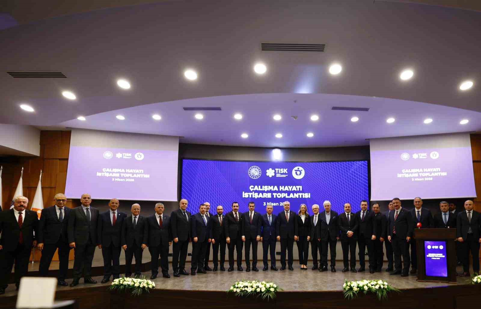 Kamu ve işveren istişare i&ccedil;in İzmir Ticaret Odası&rsquo;nda buluştu
