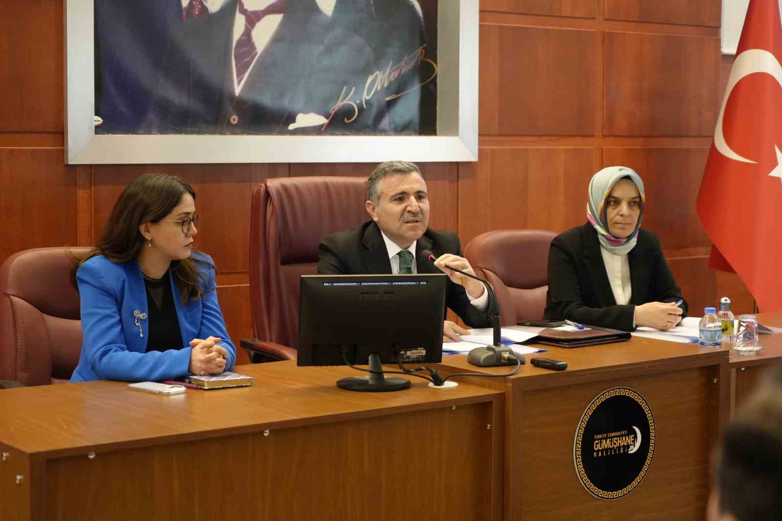 Emekli Tuğgeneral Sipahioğlu: "Kendi silahını &uuml;retmeyen g&uuml;&ccedil;l&uuml; olamaz"
