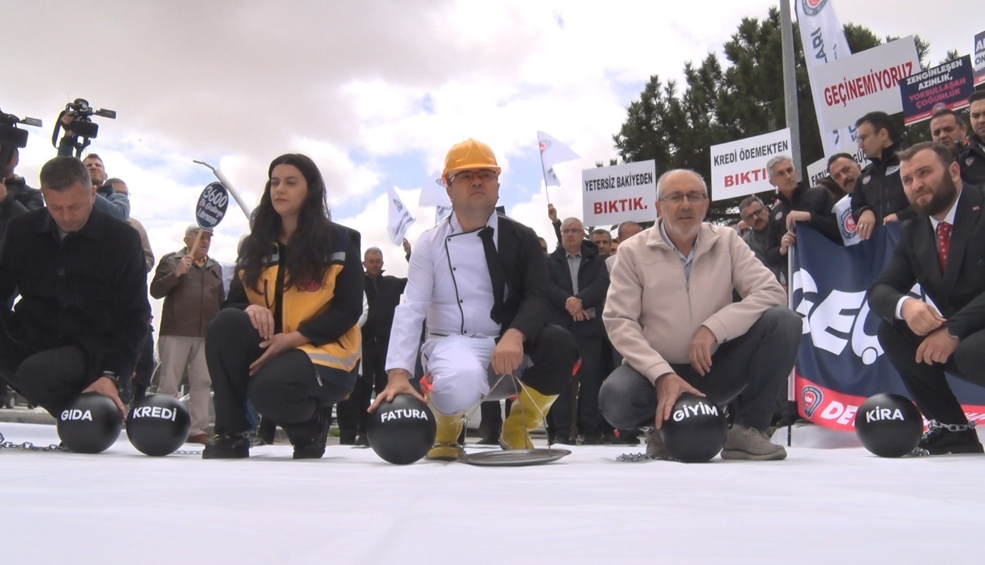 Devlet Memurları Konfederasyonu Genel Başkanı Kaya: "Memurumuz ayın sonunu getirecek maaşlara erişene kadar m&uuml;cadelemizi s&uuml;rd&uuml;receğiz"
