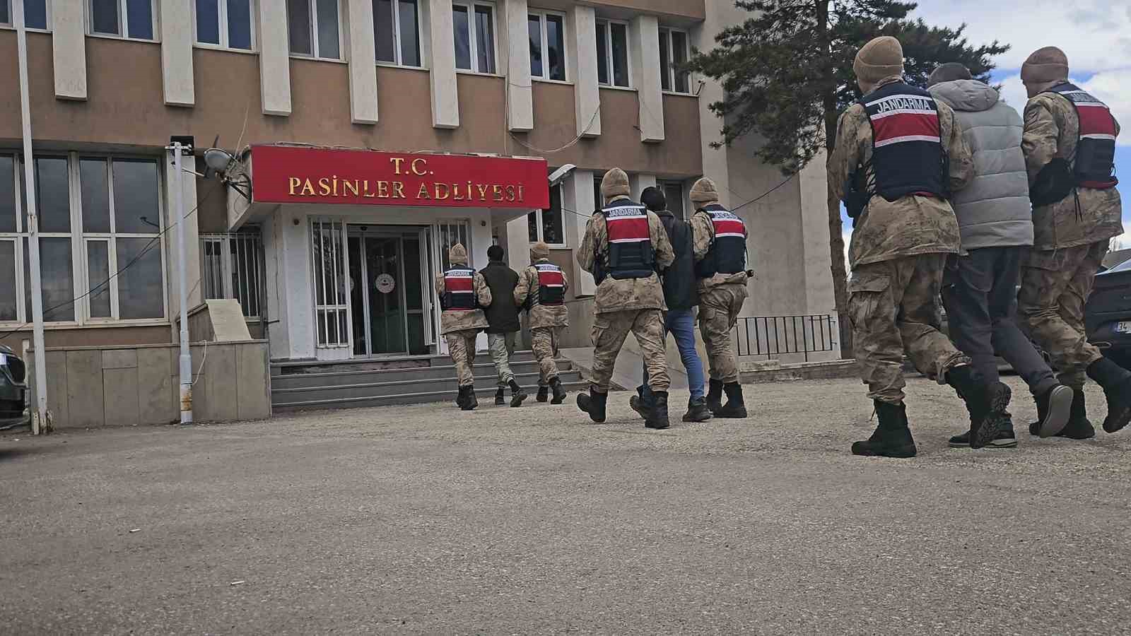 Erzurum&rsquo;da ka&ccedil;ak g&ouml;&ccedil;men operasyonu
