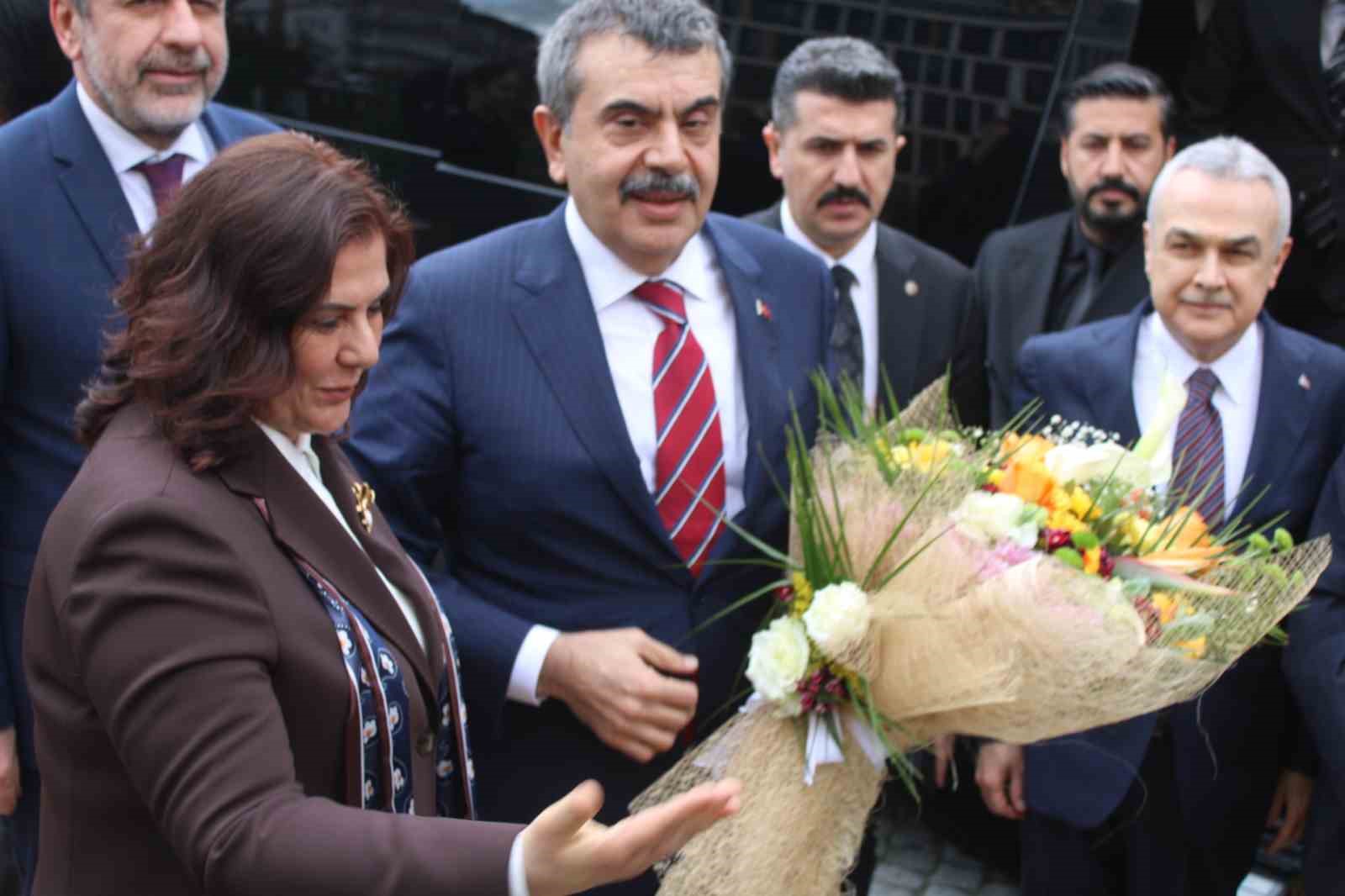 Başkan &Ccedil;er&ccedil;ioğlu, Bakan Tekin&rsquo;i ağırladı
