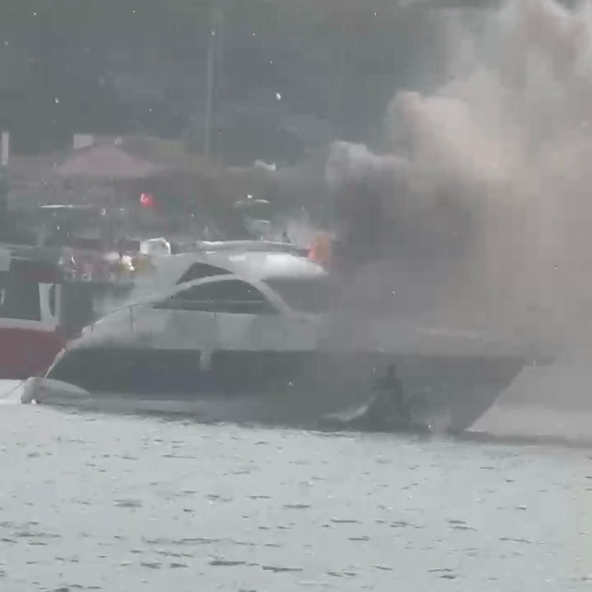 &Ccedil;eşme&rsquo;de motoryatta yangın paniği
