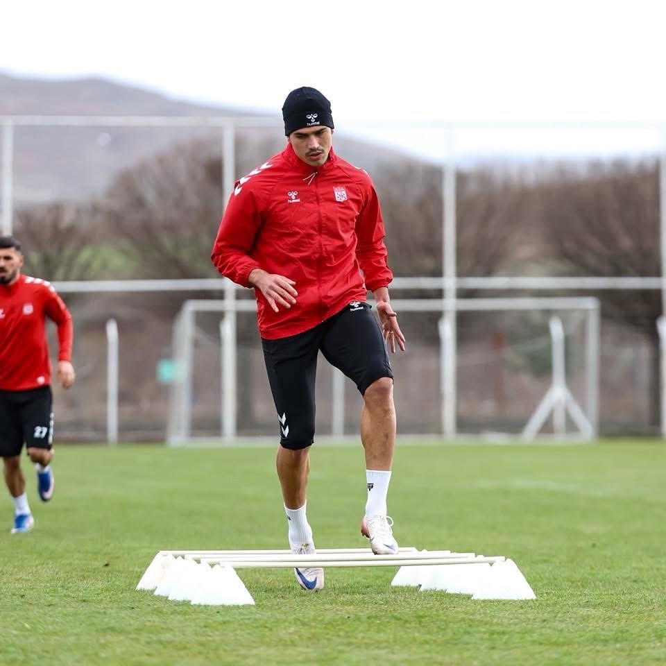 Sivasspor, Esenler Erokspor ma&ccedil;ı hazırlıklarını s&uuml;rd&uuml;rd&uuml;
