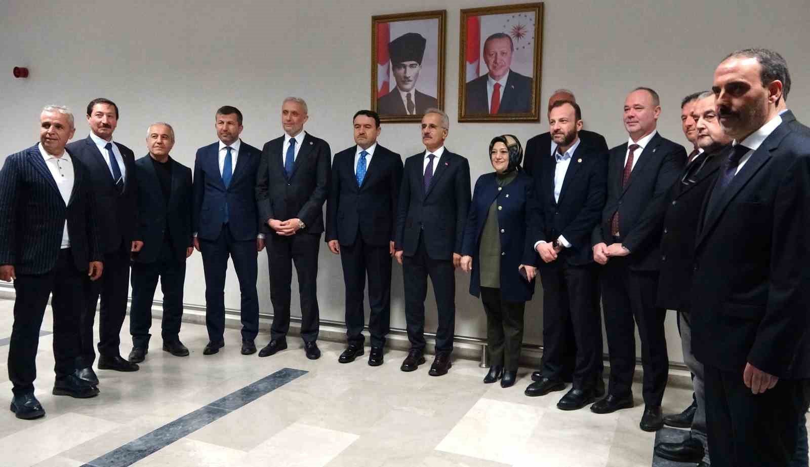 Bakan Uraloğlu: "Simav-Abide yolu i&ccedil;in ihale s&uuml;reci tamamlandı ve s&ouml;zleşme aşamasına ge&ccedil;ildi"
