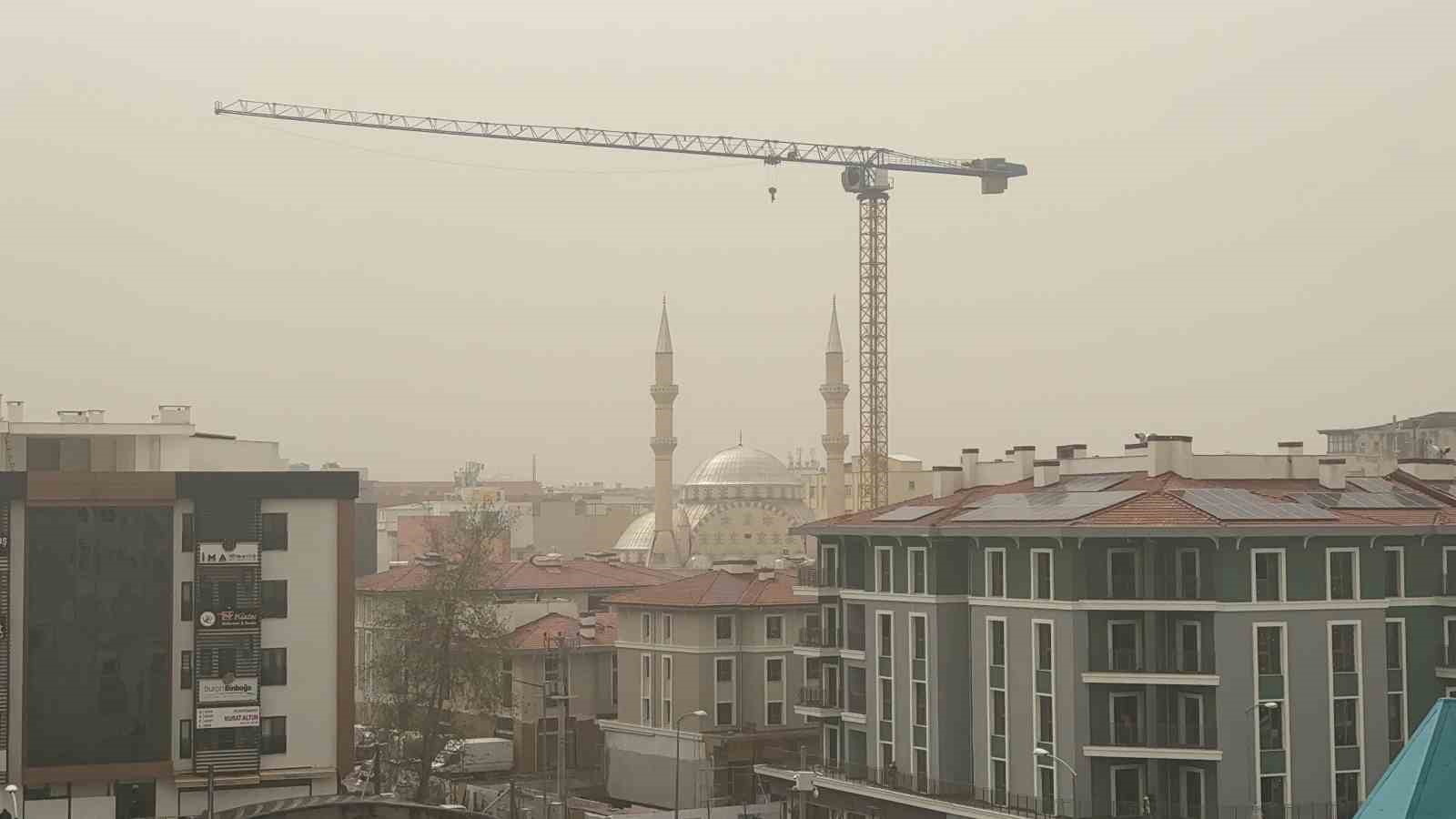 Libya kaynaklı toz taşınımı Osmaniye’de etkili oldu
