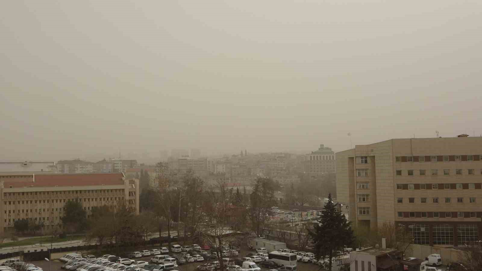 Gaziantep’te toz taşınımı etkili oldu