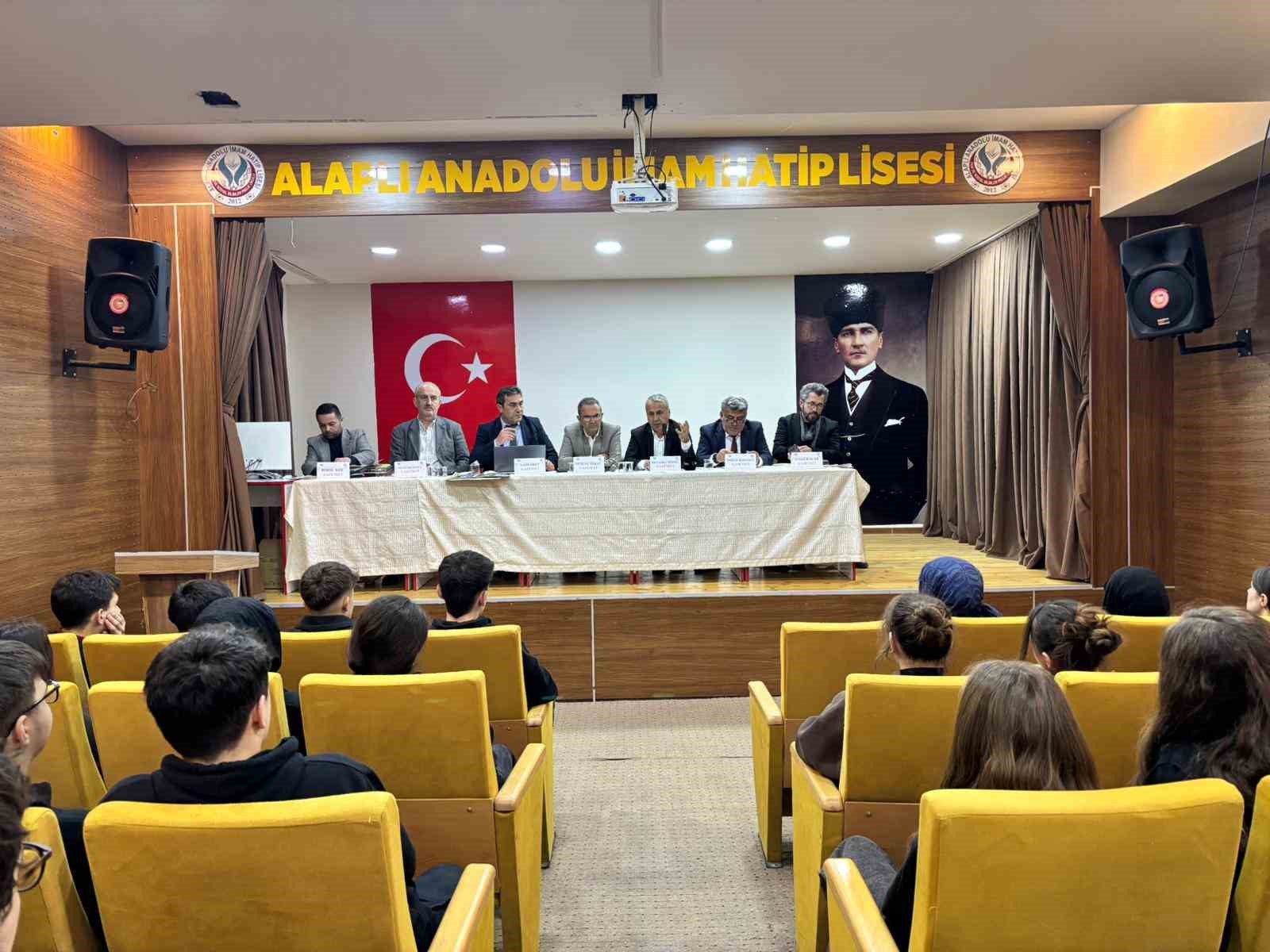 Alaplı&rsquo;da gazeteciler &ouml;ğrencilerle buluştu
