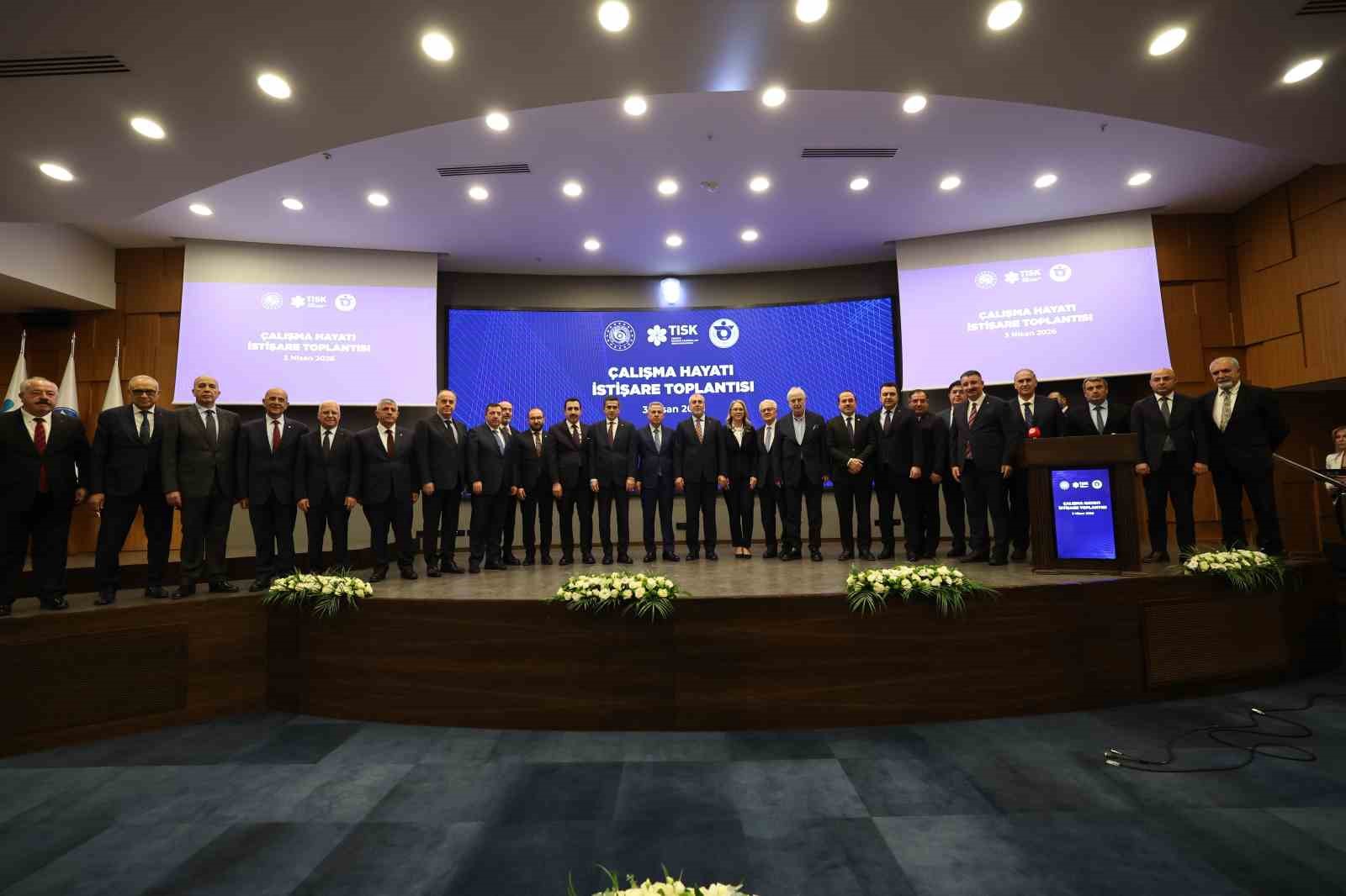 Bakan Işıkhan: "Türkiye’nin potansiyelini sosyal diyalog, istişare kültürü ve ortak akılla zirveye taşıyacağız"