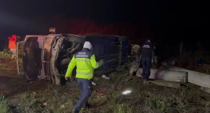 İznik&rsquo;te feci kaza: 1 &ouml;l&uuml;, 12 yaralı
