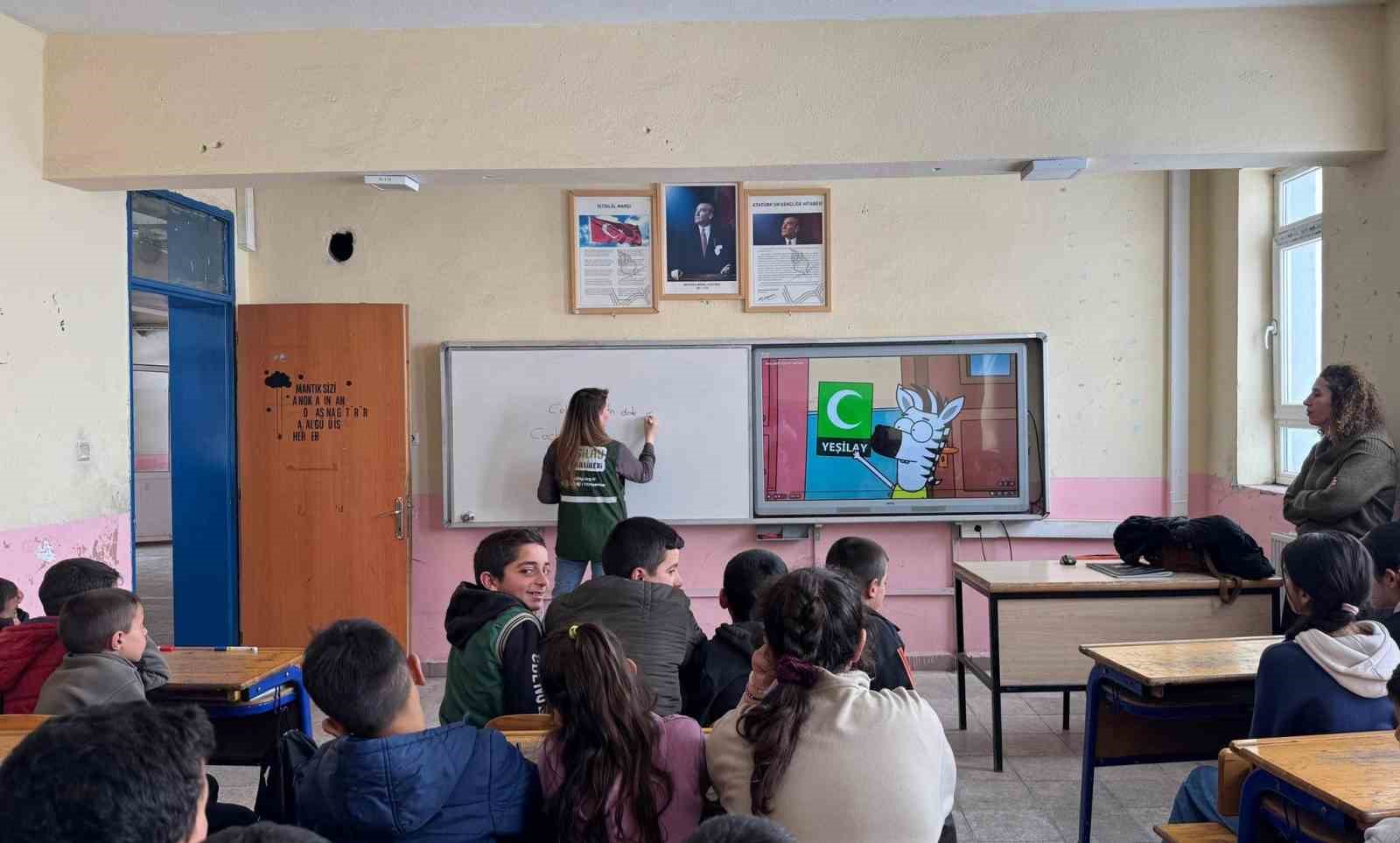 Kars &Ccedil;erme Ortaokulu &ouml;ğrencilerine bağımlılıkla m&uuml;cadele eğitimi verildi
