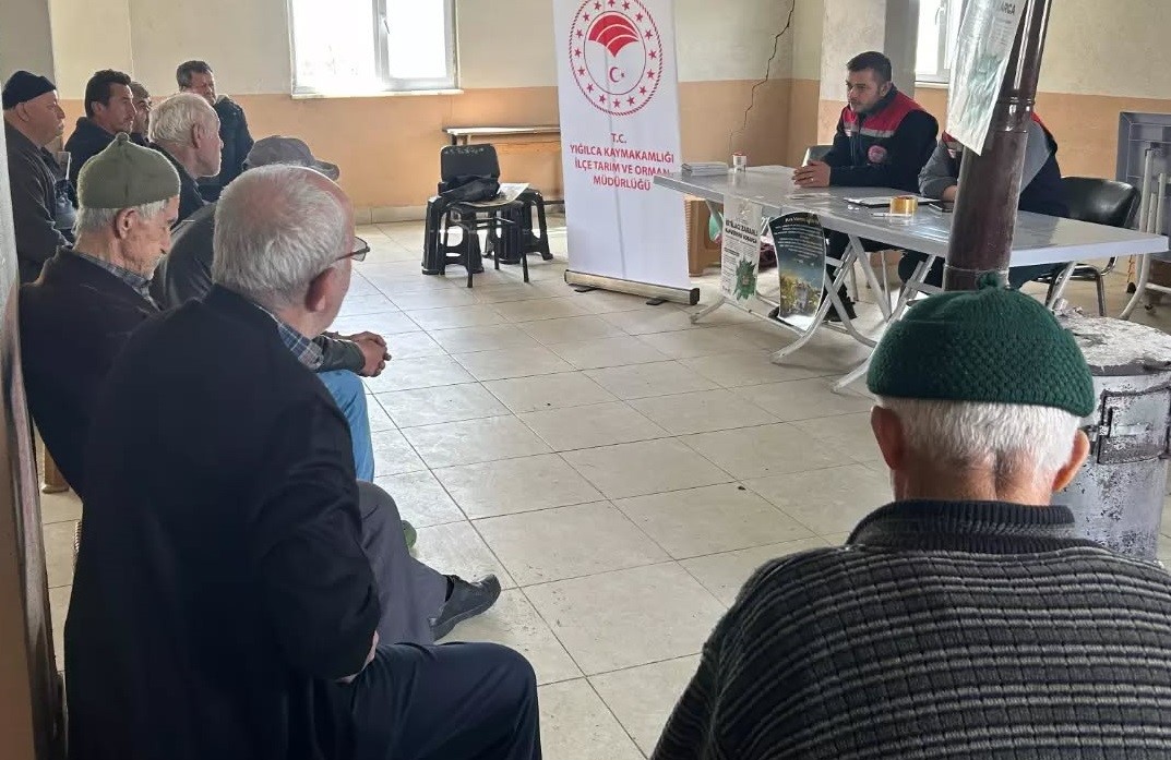&Ccedil;ift&ccedil;ilere tarımsal destek ve zararlılarla m&uuml;cadele eğitimi verildi
