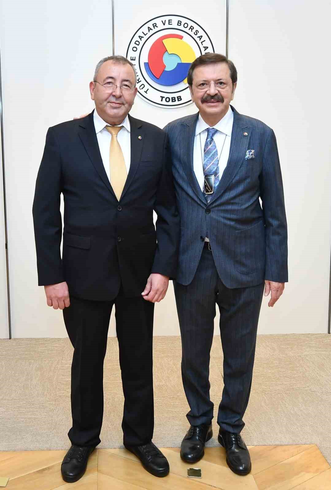 KUTO Başkanı Akdoğan: "Kuşadası i&ccedil;in &ccedil;alışıyor, geleceğe yatırım yapıyoruz"
