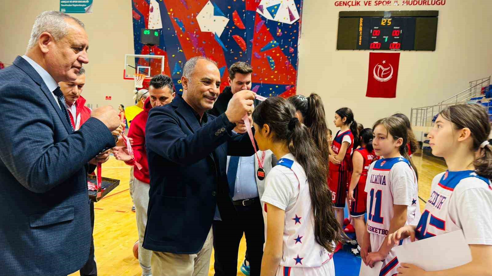 Küçükler Basketbol Grup Müsabakaları heyecan sona erdi