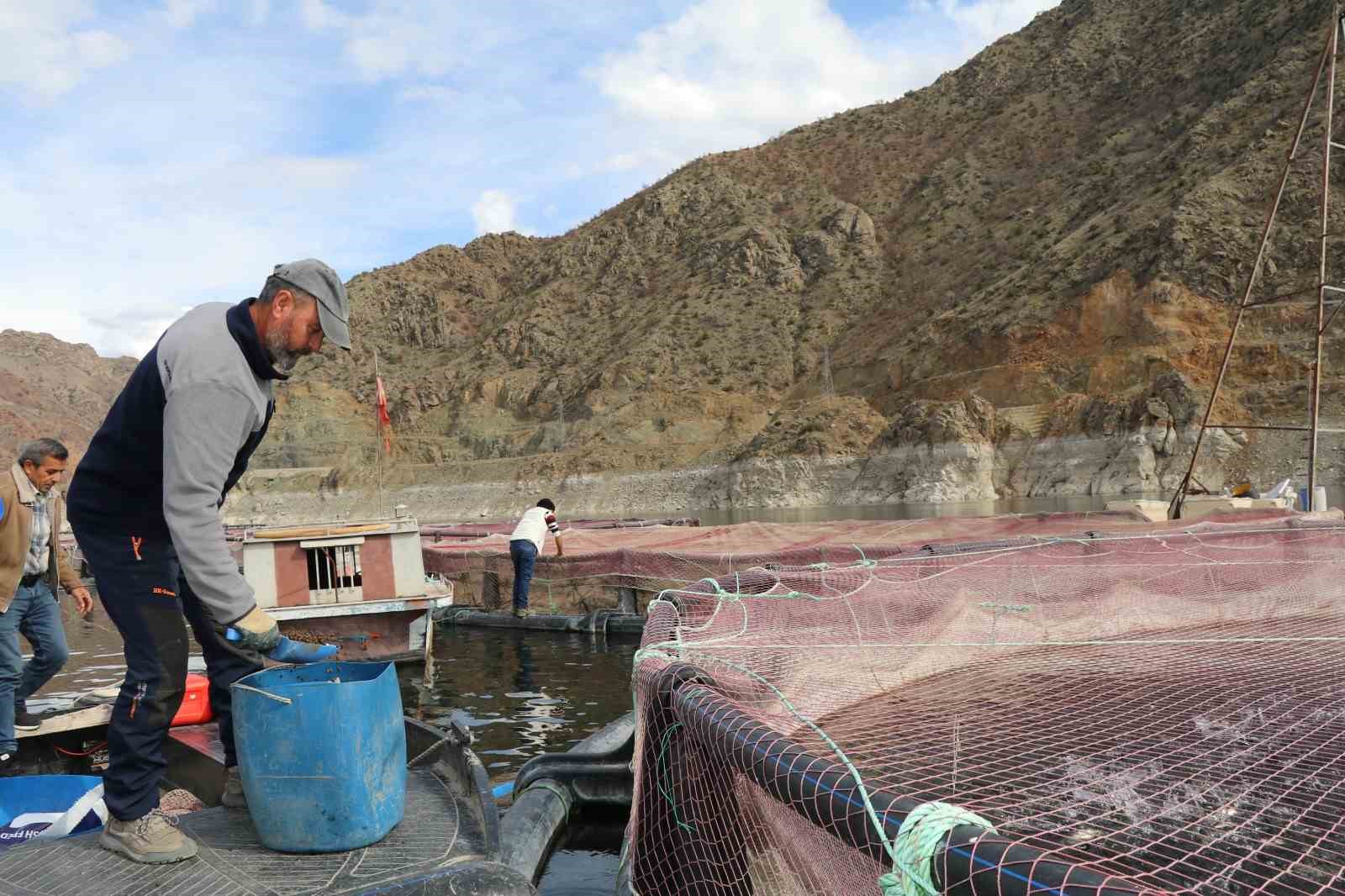 Denizi olmayan Erzurum&rsquo;da yılda 300 tona yakın balık &uuml;retiyorlar
