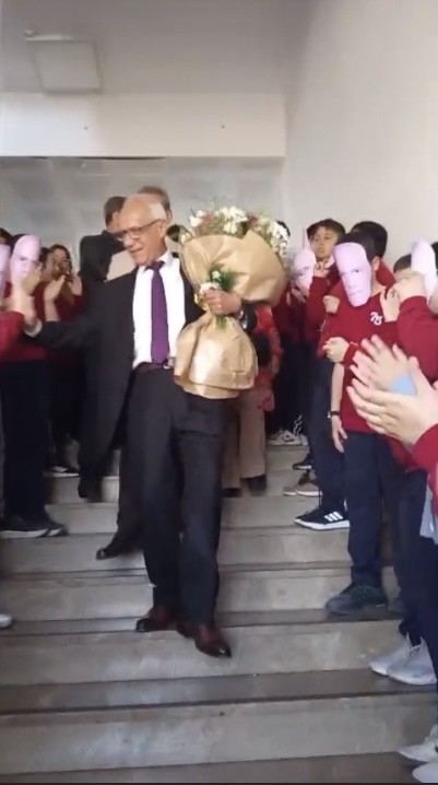 Osmaniye&rsquo;de 43 yıllık eğitim neferine duygusal uğurlama

