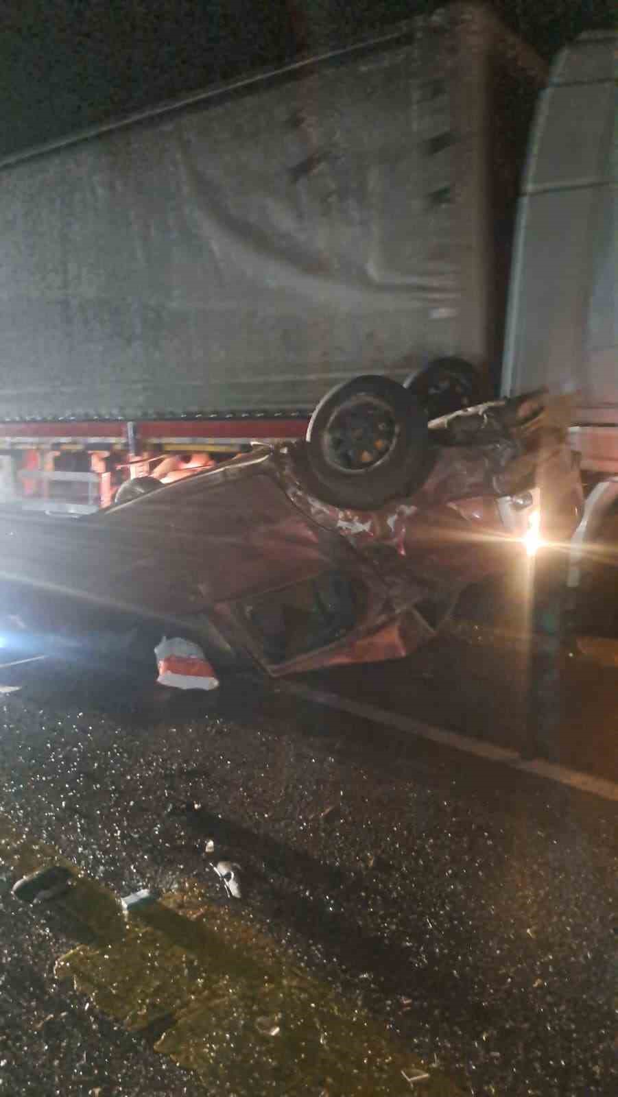 Aşkale&rsquo;de korkutan kaza: Direksiyon hakimiyetini kaybeden otomobil karşı şeride u&ccedil;tu
