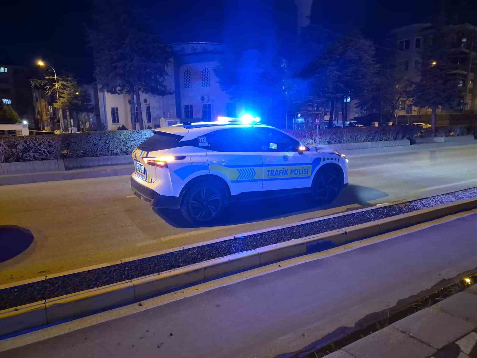 Otomobilin &ccedil;arptığı bisikletli kadın yaralandı
