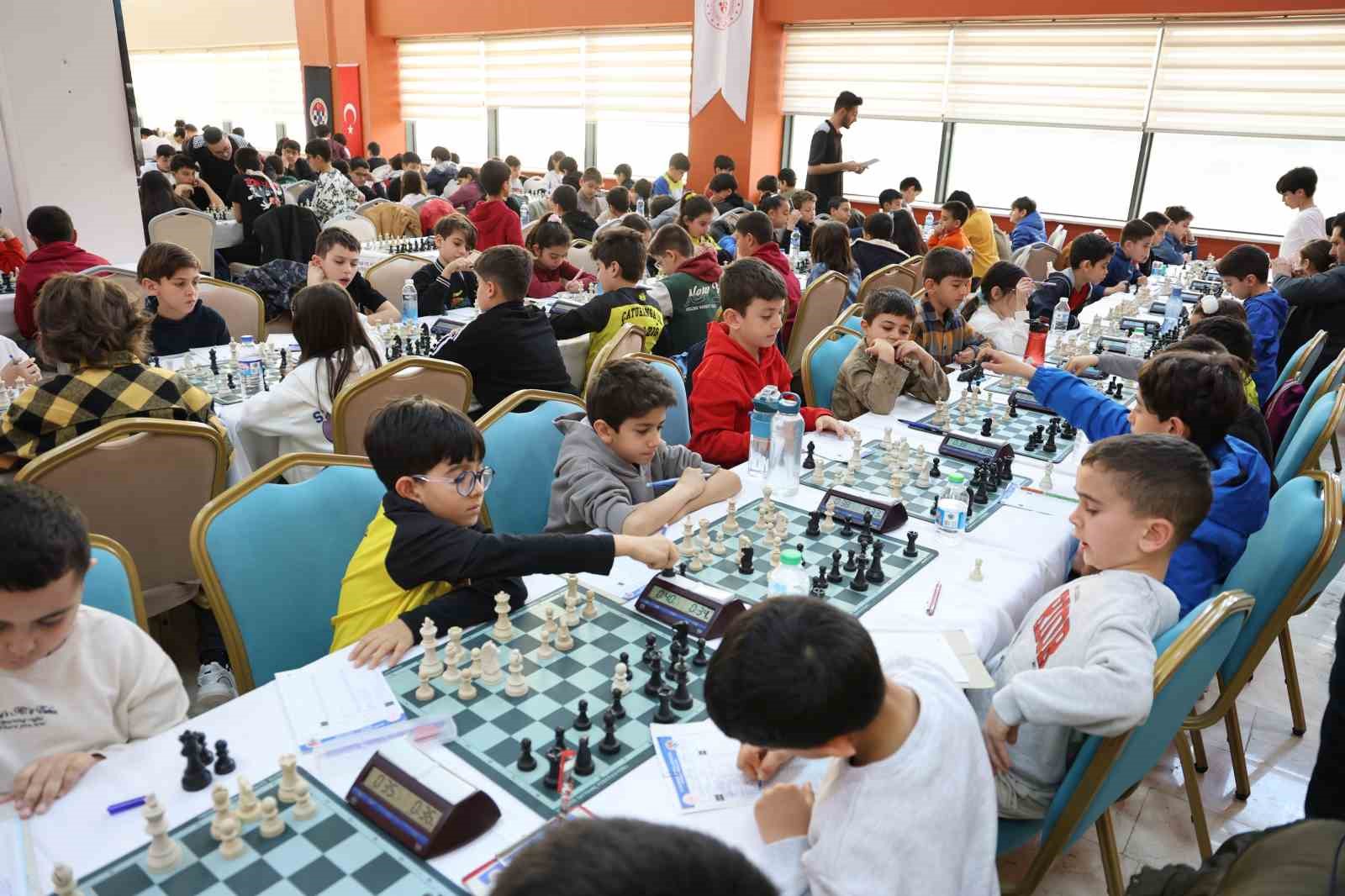 Emniyet M&uuml;d&uuml;rl&uuml;ğ&uuml;&rsquo;nde satran&ccedil; heyecanı
