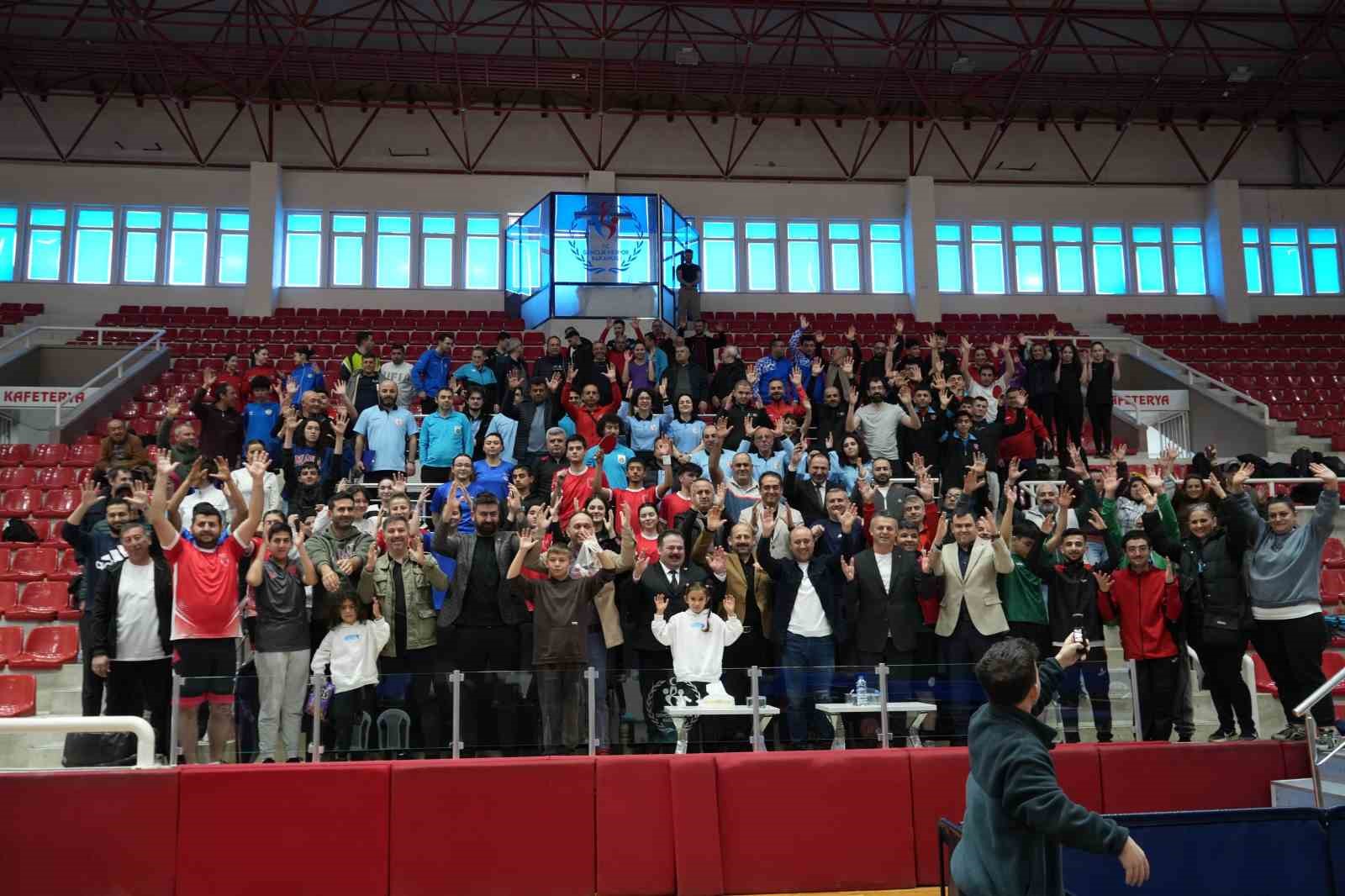 İşitme Engelliler Masa Tenisi T&uuml;rkiye Şampiyonası, Samsun&rsquo;da başladı
