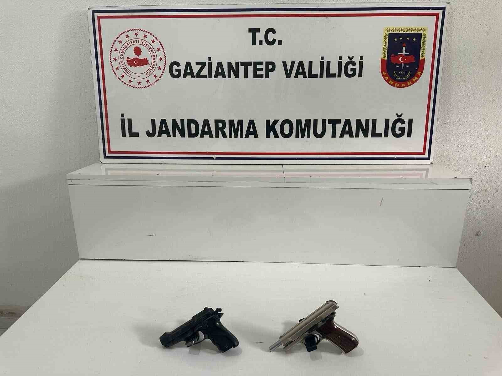 Gaziantep&rsquo;te 23 adet ruhsatsız silah ele ge&ccedil;irildi: 19 g&ouml;zaltı
