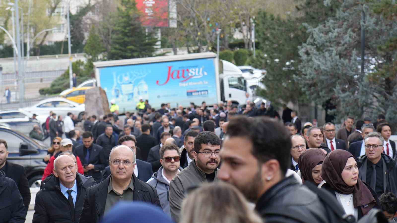 MHP Lideri Bah&ccedil;eli, T&uuml;rkeş&rsquo;in kabrini ziyaret etti
