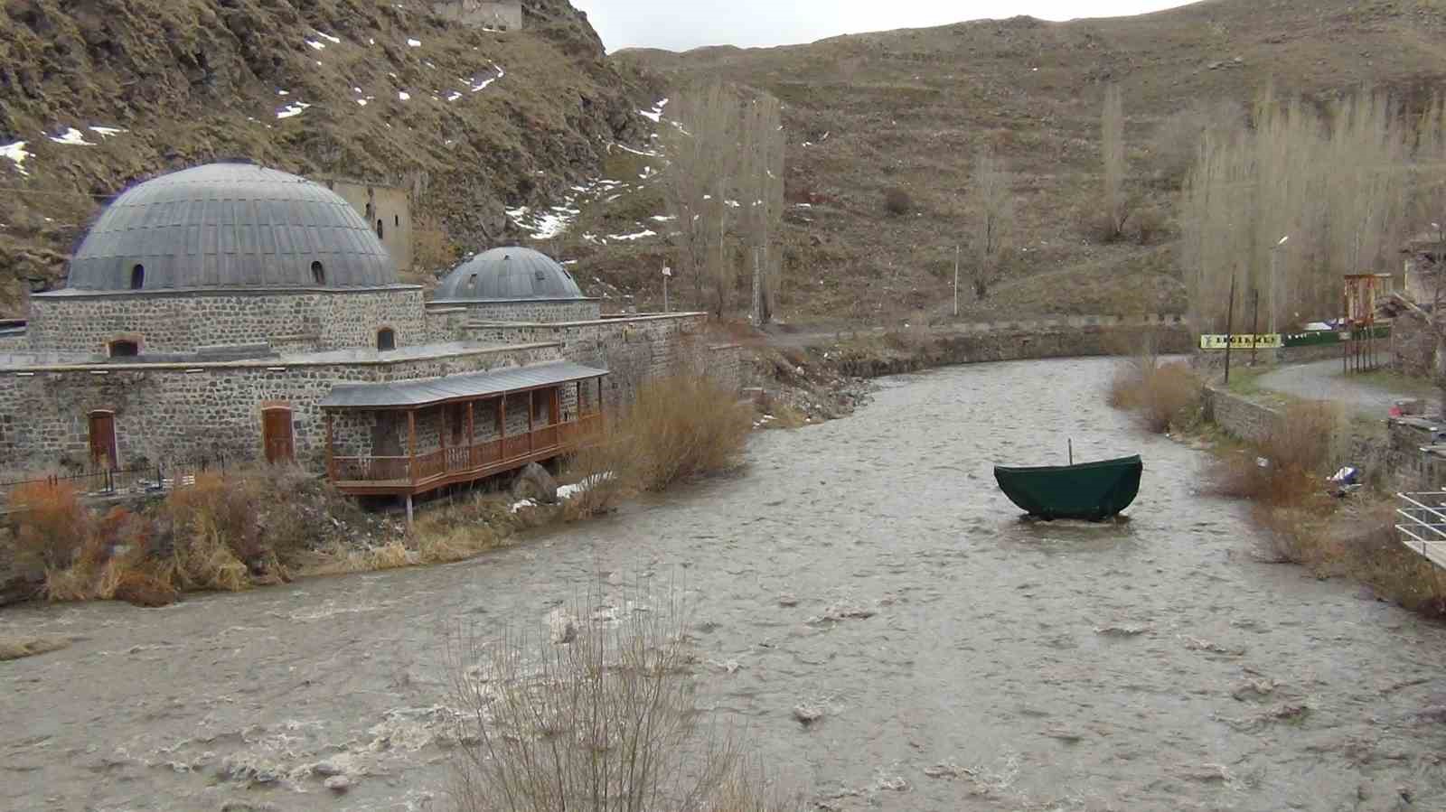 Kars Çayı’nın debisi yükseldi