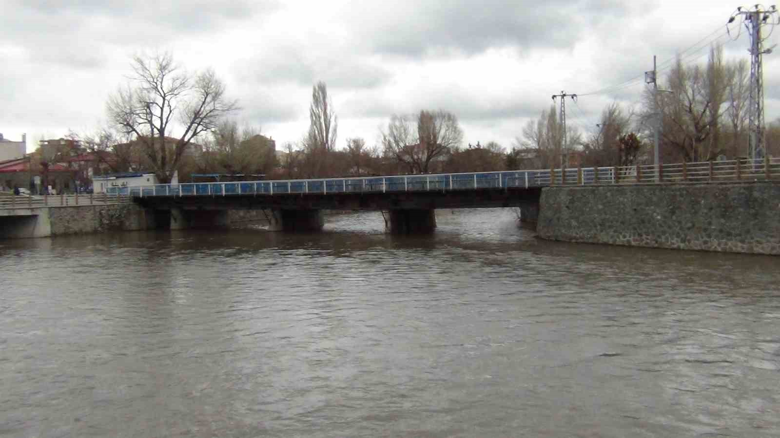 Kars &Ccedil;ayı&rsquo;nın debisi y&uuml;kseldi
