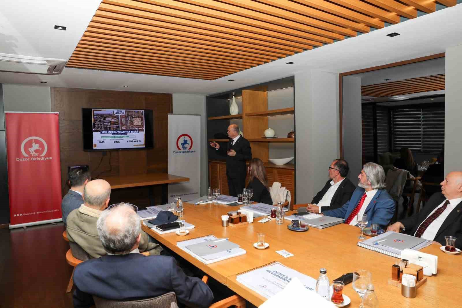 Başkan &Ouml;zl&uuml; siyasi parti il başkanlarına yatırımları anlattı
