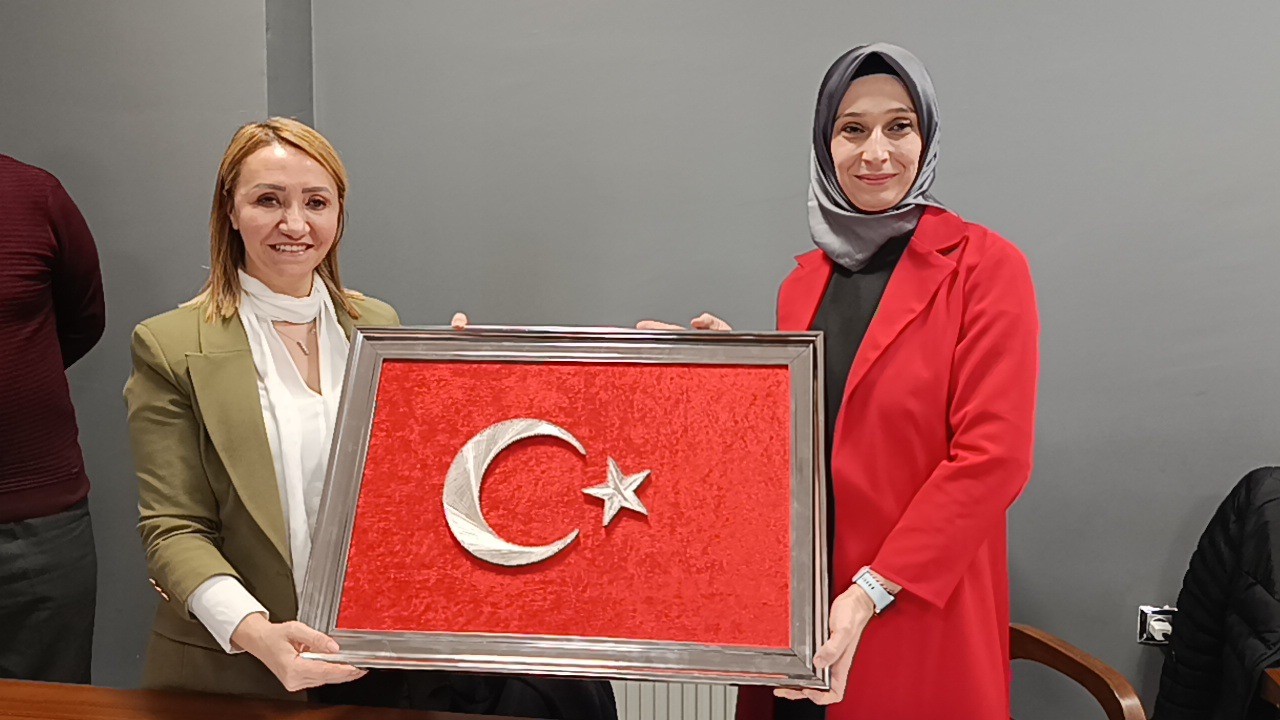 Oylar eşit &ccedil;ıkınca Meclis 1. Başkanvekili kurayla belirlendi
