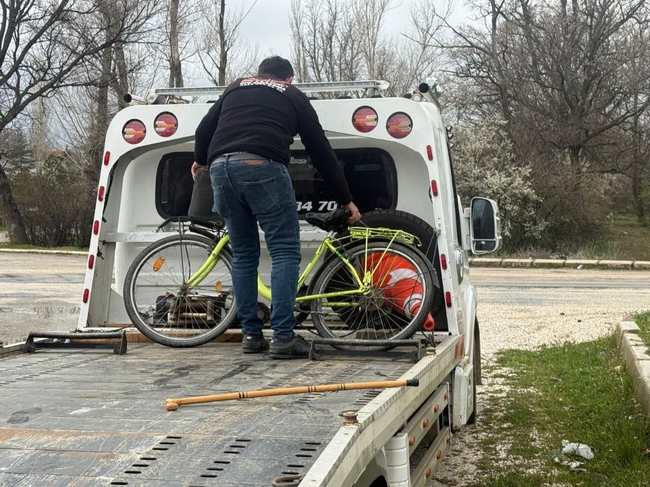 Isparta’da kazada 83 yaşındaki bisikletli ağır yaralandı