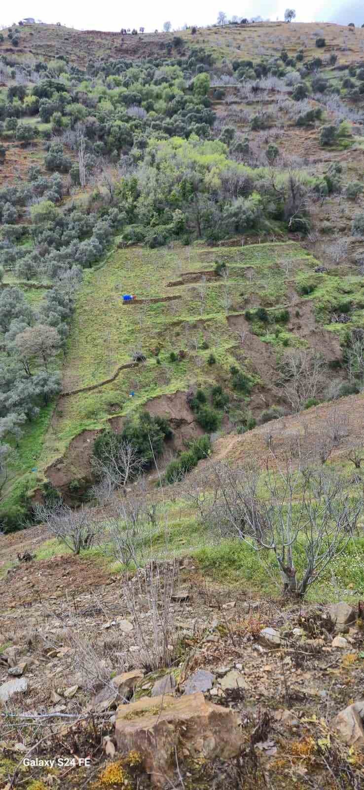 Aydın&rsquo;da sağanak yağışlar sonrası dağlarda heyelan oluştu
