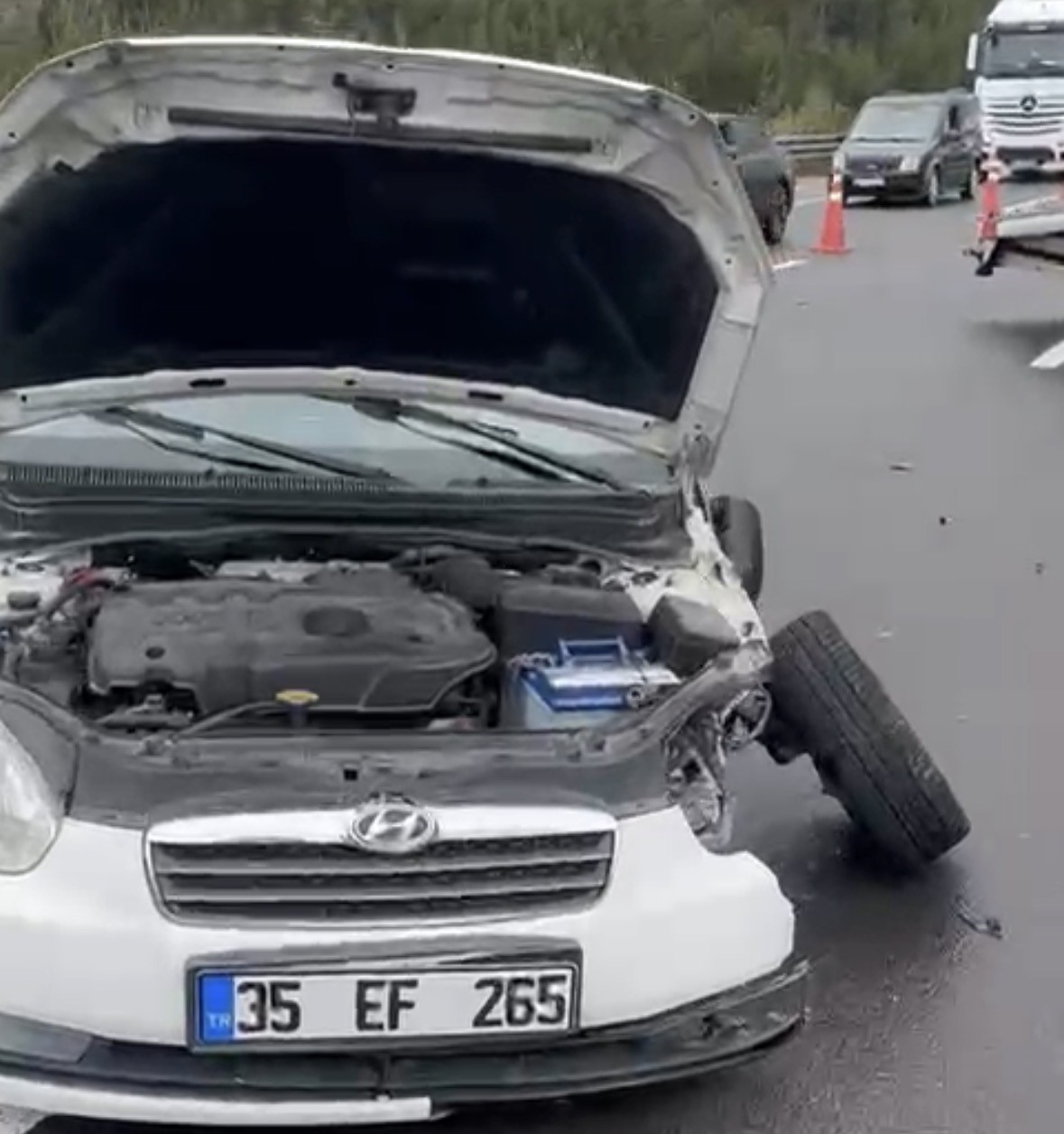 Bolu’da TEM Otoyolu’nda 10 araçlı zincirleme kaza: 6 yaralı
