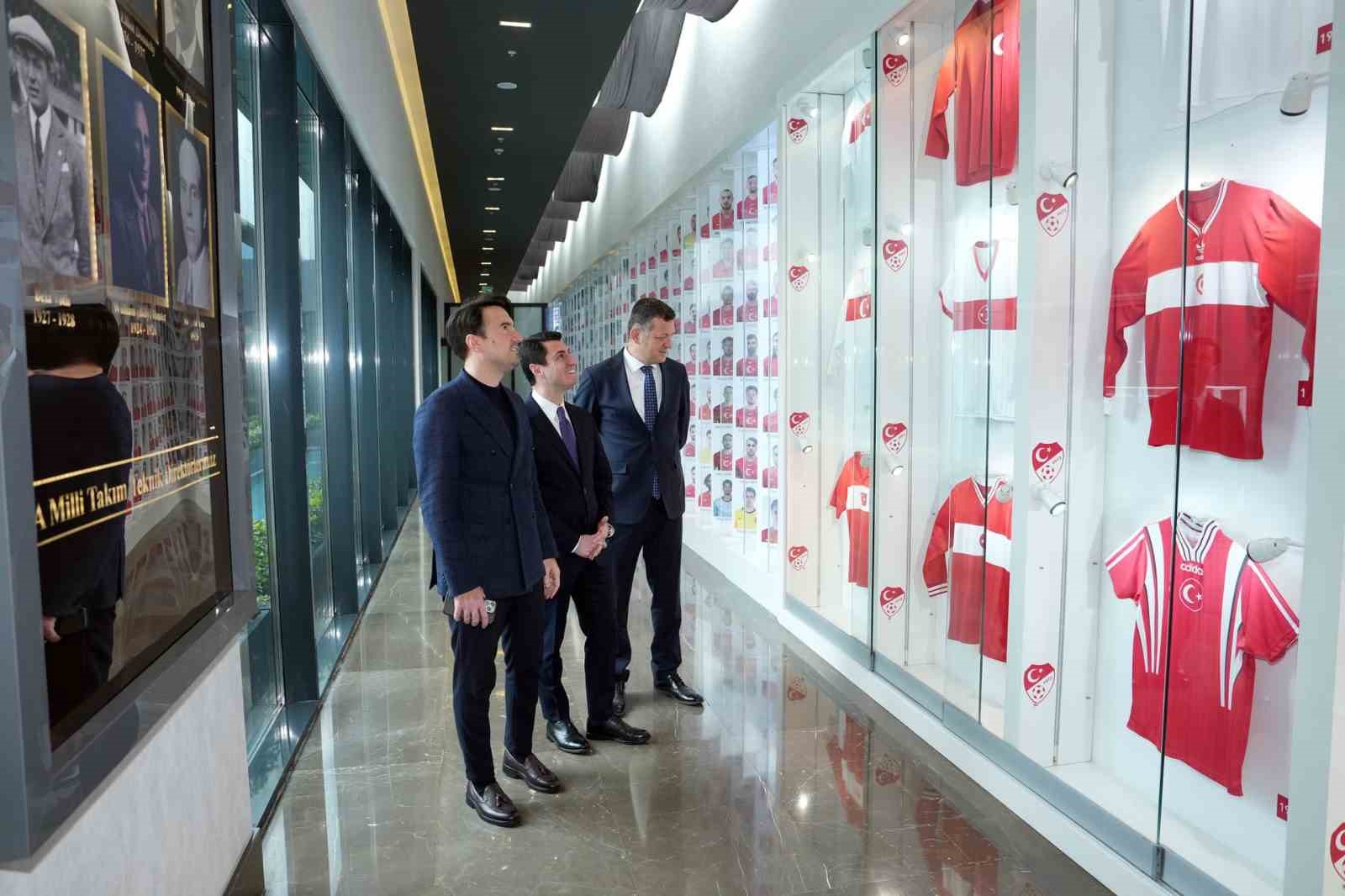 Macit, Yerkel ve Bayraktar, TFF Meral-Celal Aras Spor Lisesi&rsquo;nde inceleme yaptı
