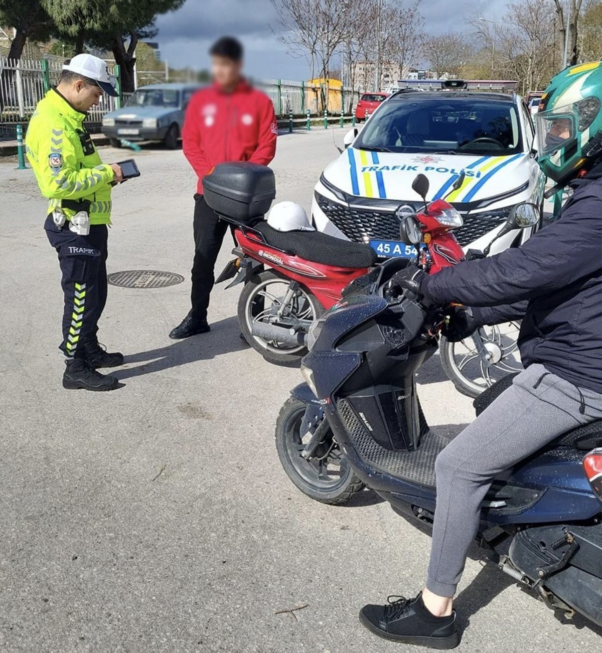 Manisa&rsquo;da motosiklet denetimi: 540 s&uuml;r&uuml;c&uuml;ye, 3 milyon 800 bin TL ceza
