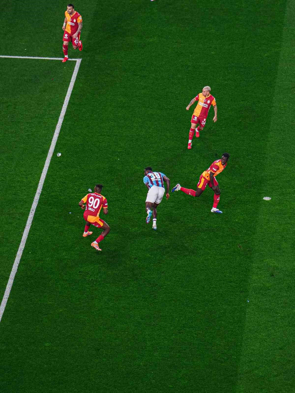 Trendyol S&uuml;per Lig: Trabzonspor: 1 - Galatasaray: 0 (Ma&ccedil; devam ediyor)
