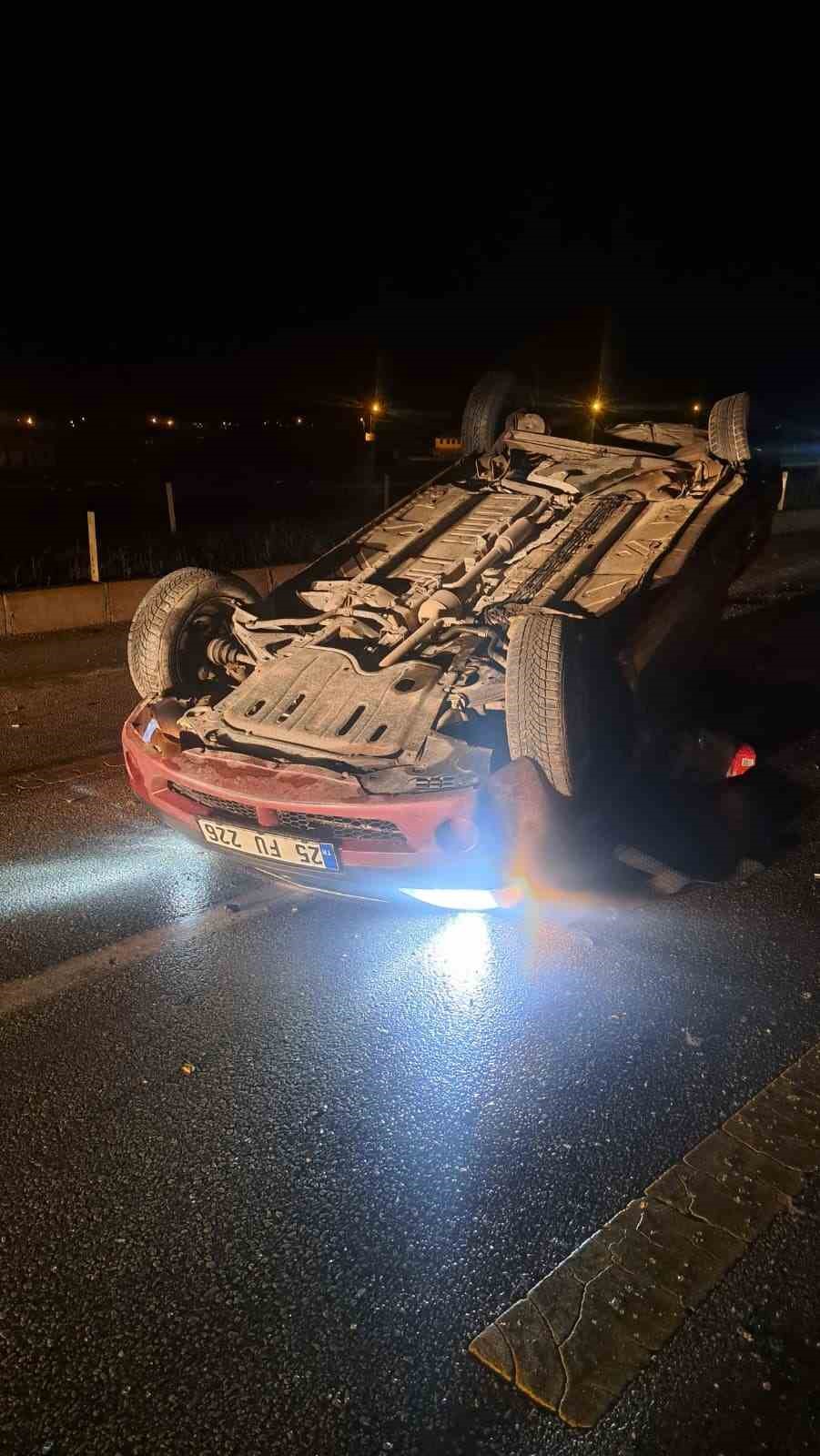 Aşkale’de korkutan kaza: Direksiyon hakimiyetini kaybeden otomobil karşı şeride uçtu