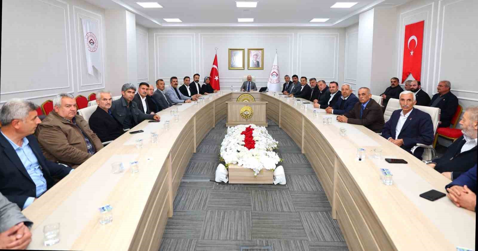 Vali Osman Varol, muhtarlarla istişare toplantısı yaptı