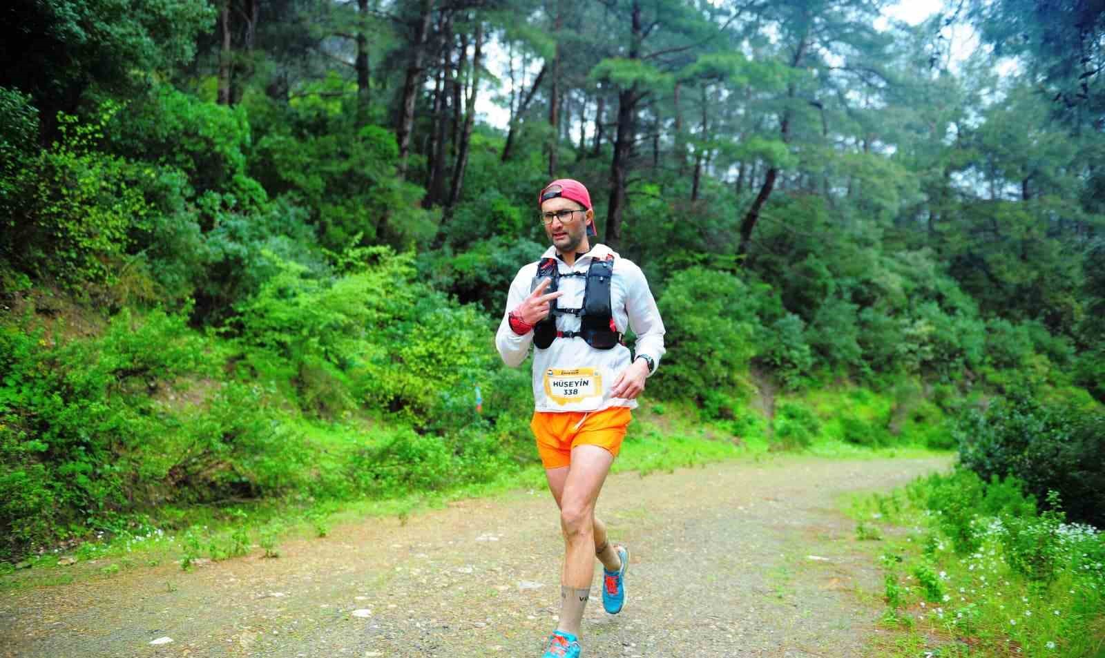 K&uuml;tahyalı Zabıta Memuru Efes Ultra Maratonu&rsquo;nda &uuml;&ccedil;&uuml;nc&uuml; oldu
